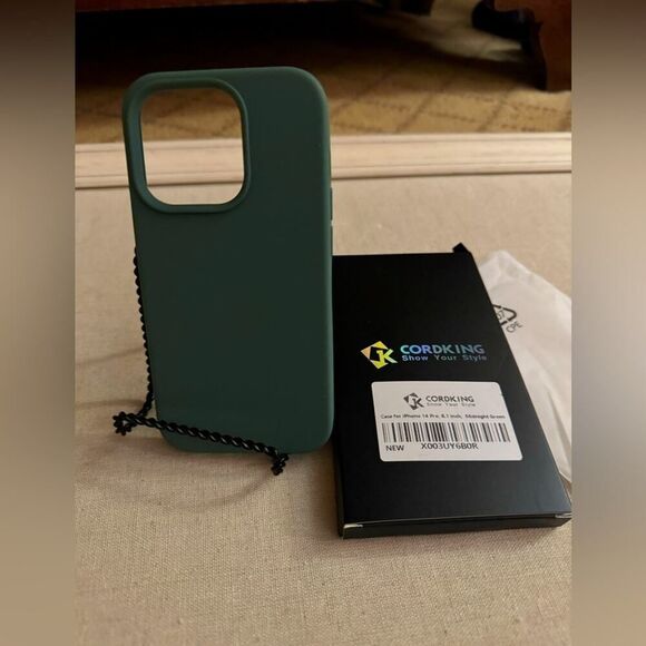 Cordking midnight green iphone 14 pro silicone case NWT